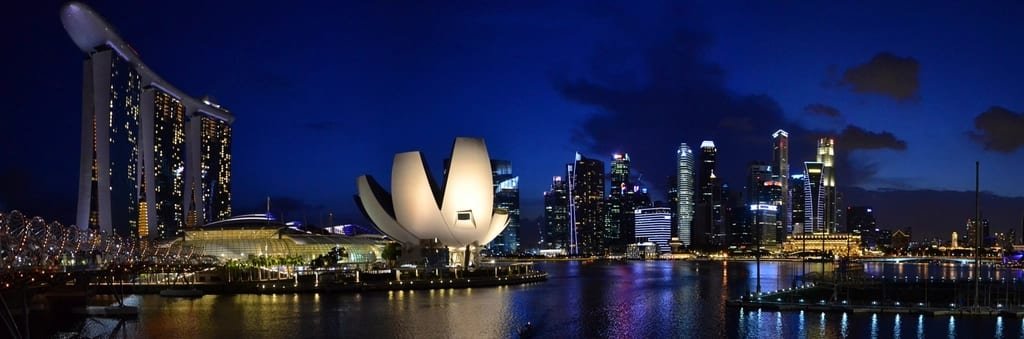 城市天際線與旅行想像的示意畫面