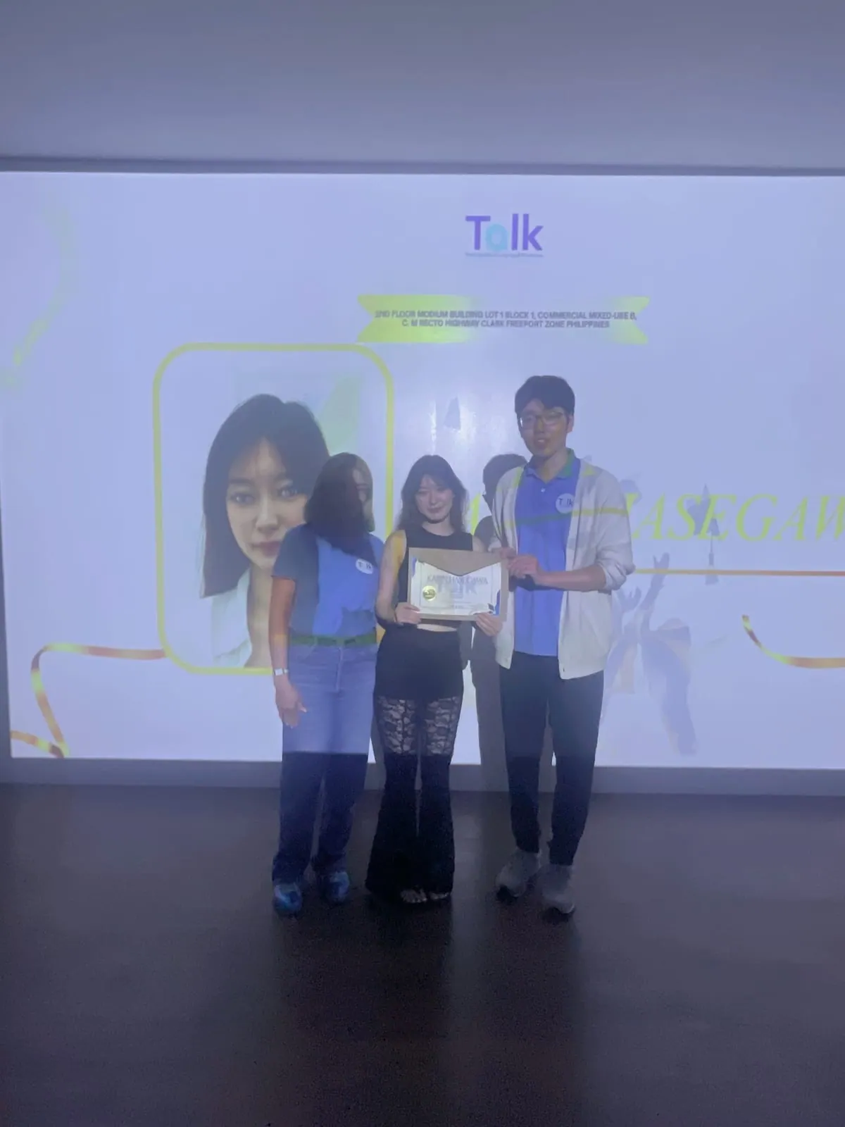 บนเวทีพิธีจบหลักสูตร
