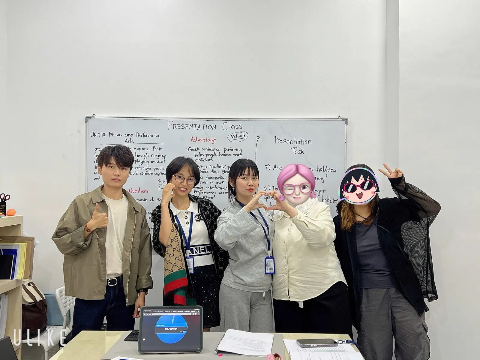 Thu Hanh with classmates in a presentation class in front of a whiteboard